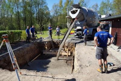 Výstavba bazénu a zámkové dlažby - Tisá