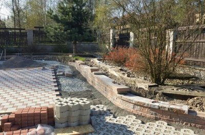 Výstavba bazénu a zámkové dlažby - Tisá