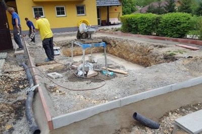 Výstavba bazénu a zámkové dlažby - Tisá