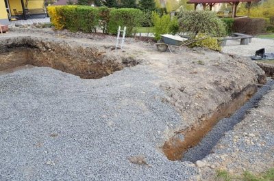 Výstavba bazénu a zámkové dlažby - Tisá