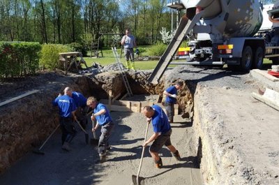 Výstavba bazénu a zámkové dlažby - Tisá