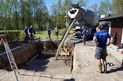 Výstavba bazénu a zámkové dlažby - Tisá