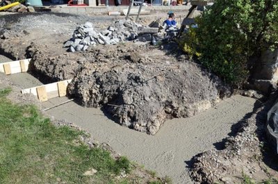 Výstavba bazénu a zámkové dlažby - Tisá