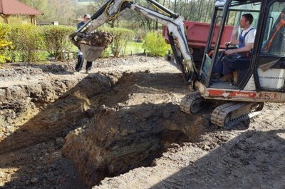 Výstavba bazénu a zámkové dlažby - Tisá