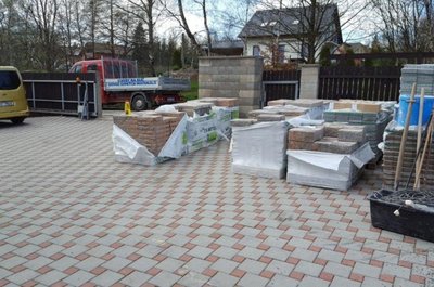 Výstavba bazénu a zámkové dlažby - Tisá
